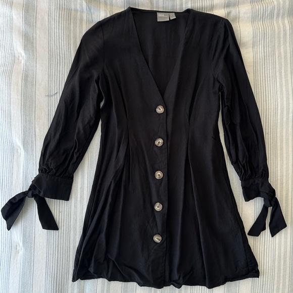 ASOS DESIGN Petite button through mini skater dress with tie sleeves - Picture 5 of 6